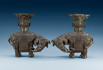 1291. A pair of bronze figures of elephants, Qing dynasty, Jiaqing (1796-1820). (2).