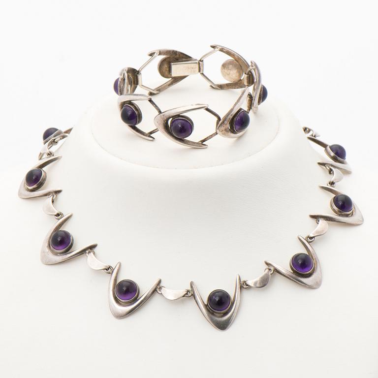 ARNE JOHANSEN, KAULAKORU ja RANNEKORU, hopeaa, pyöröhiotut ametistit. Tanska 1970-luku.
