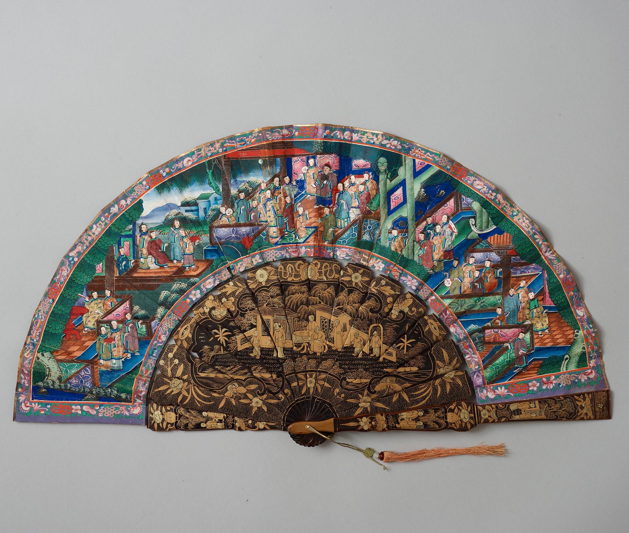 SOLFJÄDER med ETUI, akvarell och lack. Qingdynastin, 1800-tal,