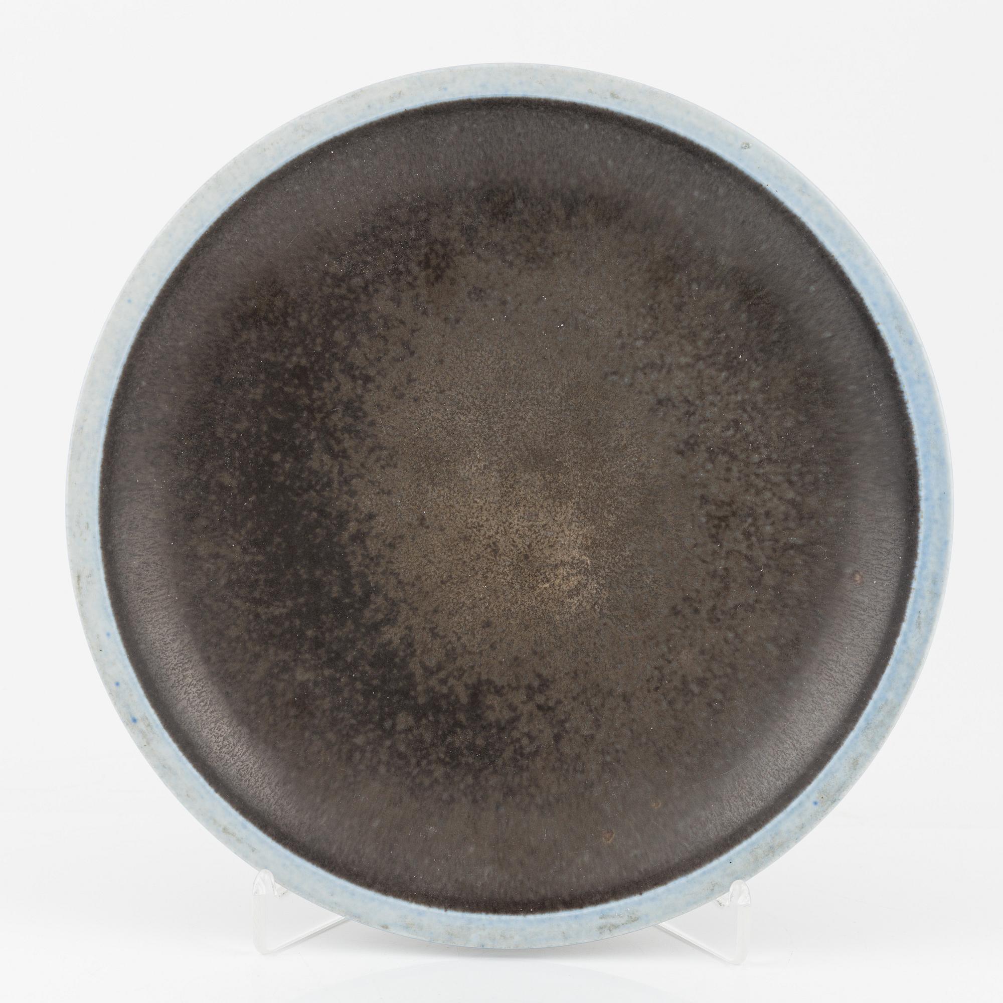 Berndt Friberg, a stoneware dish, Gustavsbergs studio, 1961.