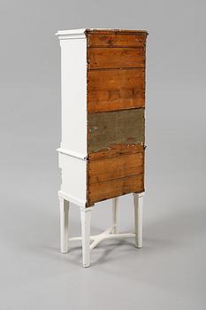 VITRINSKÅP, 1800-talets andra hälft.