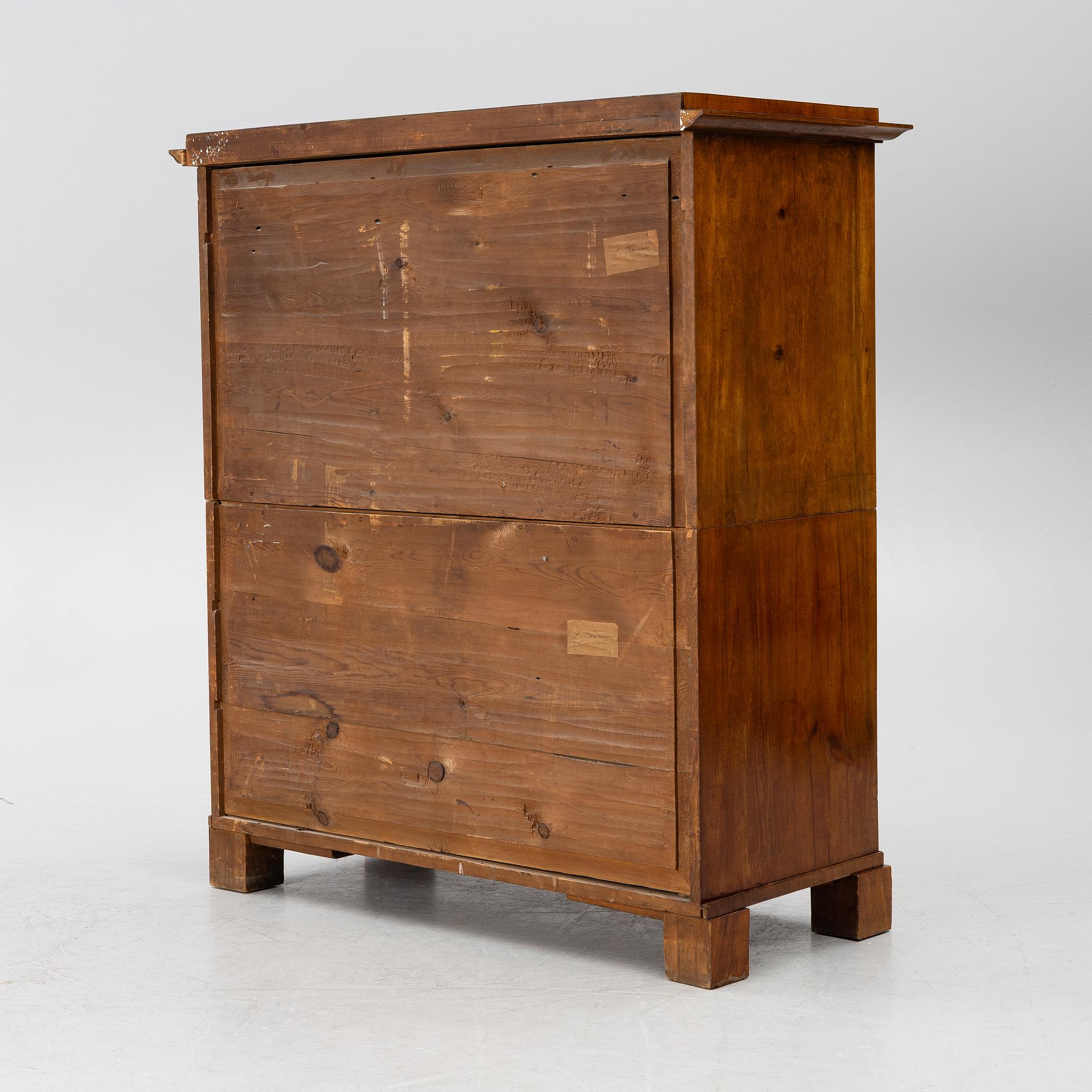 Chiffonier, empire, utförd av Daniel Sehfbom (mästare i Stockholm 1800-1837).