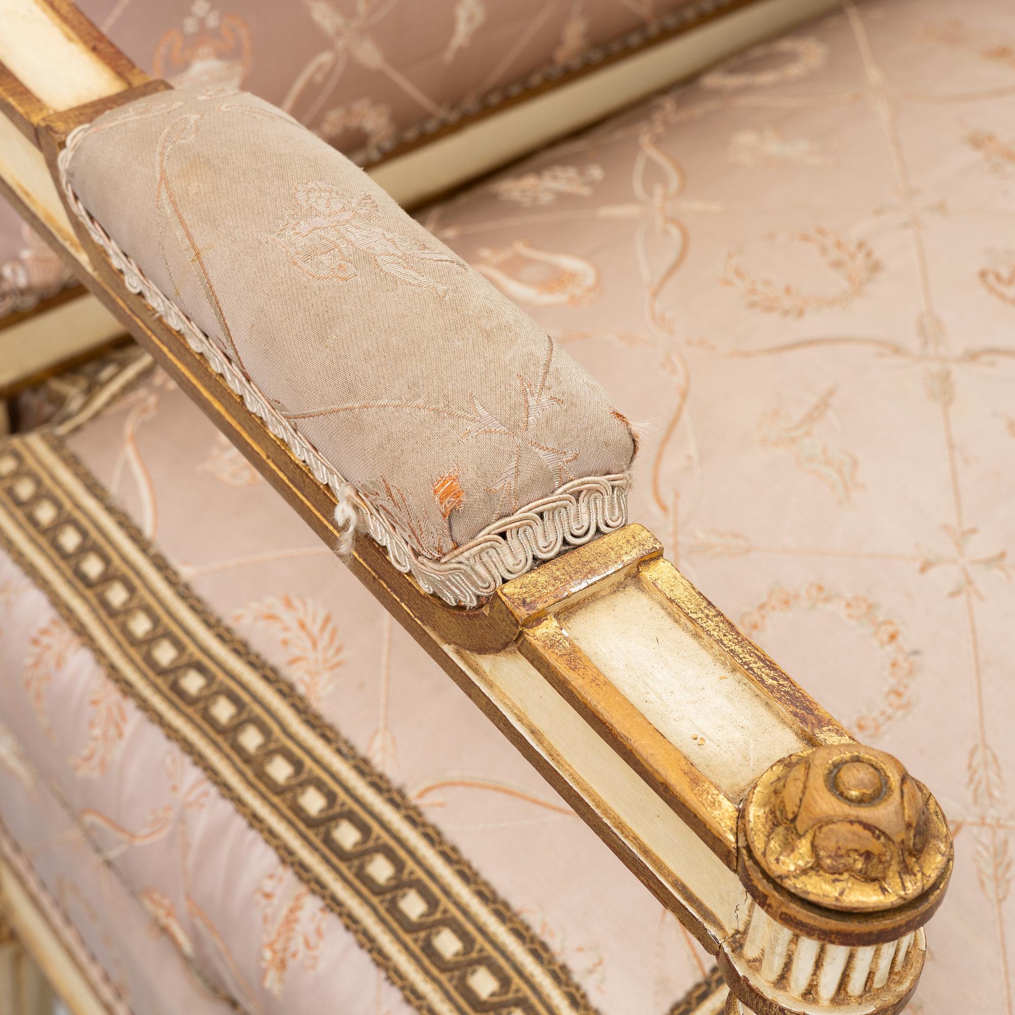 Karmstolar, ett par, Directoire-stil, omkring år 1900.