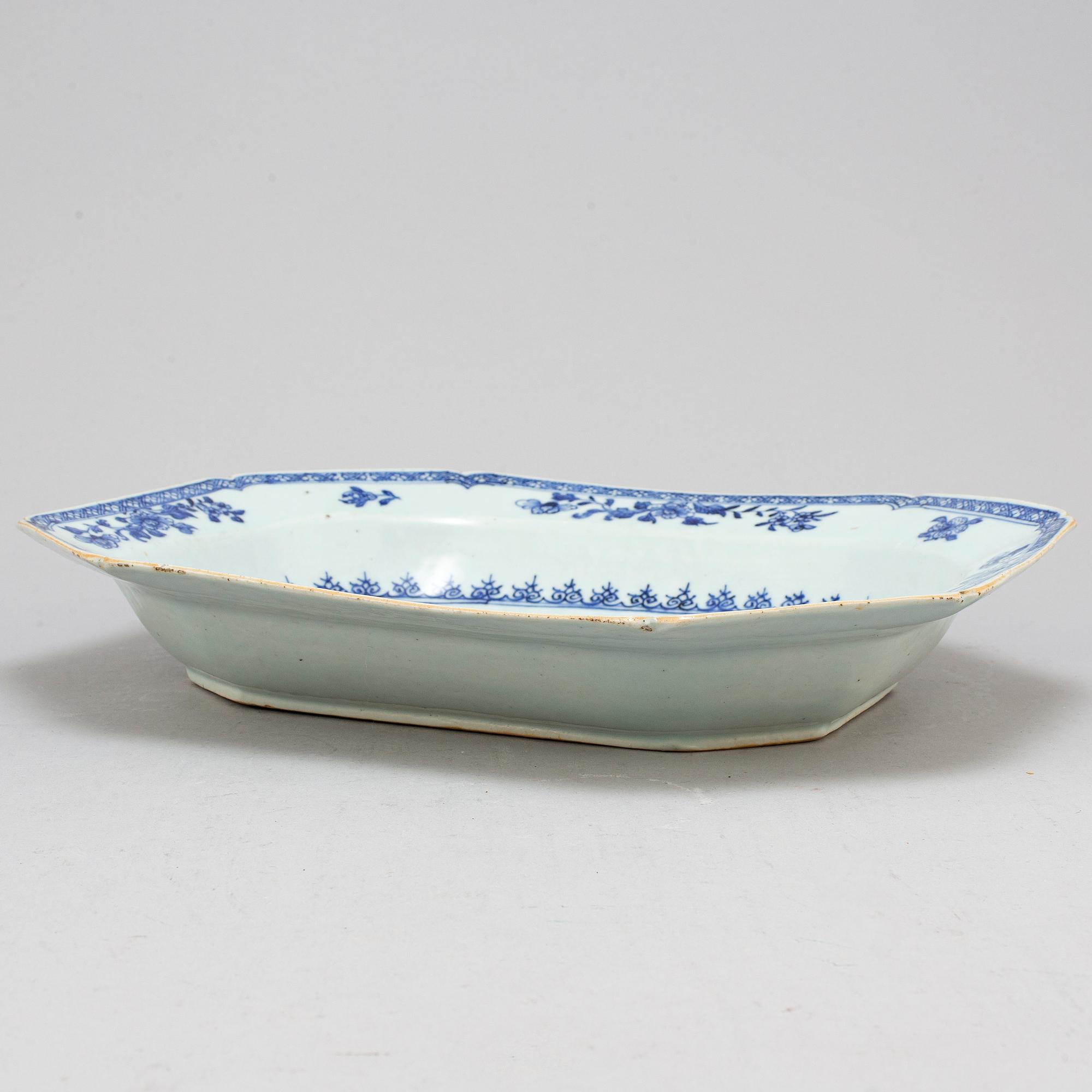 TERRIN med FAT, kompaniporslin. Qingdynastin, Qianlong (1736-95).