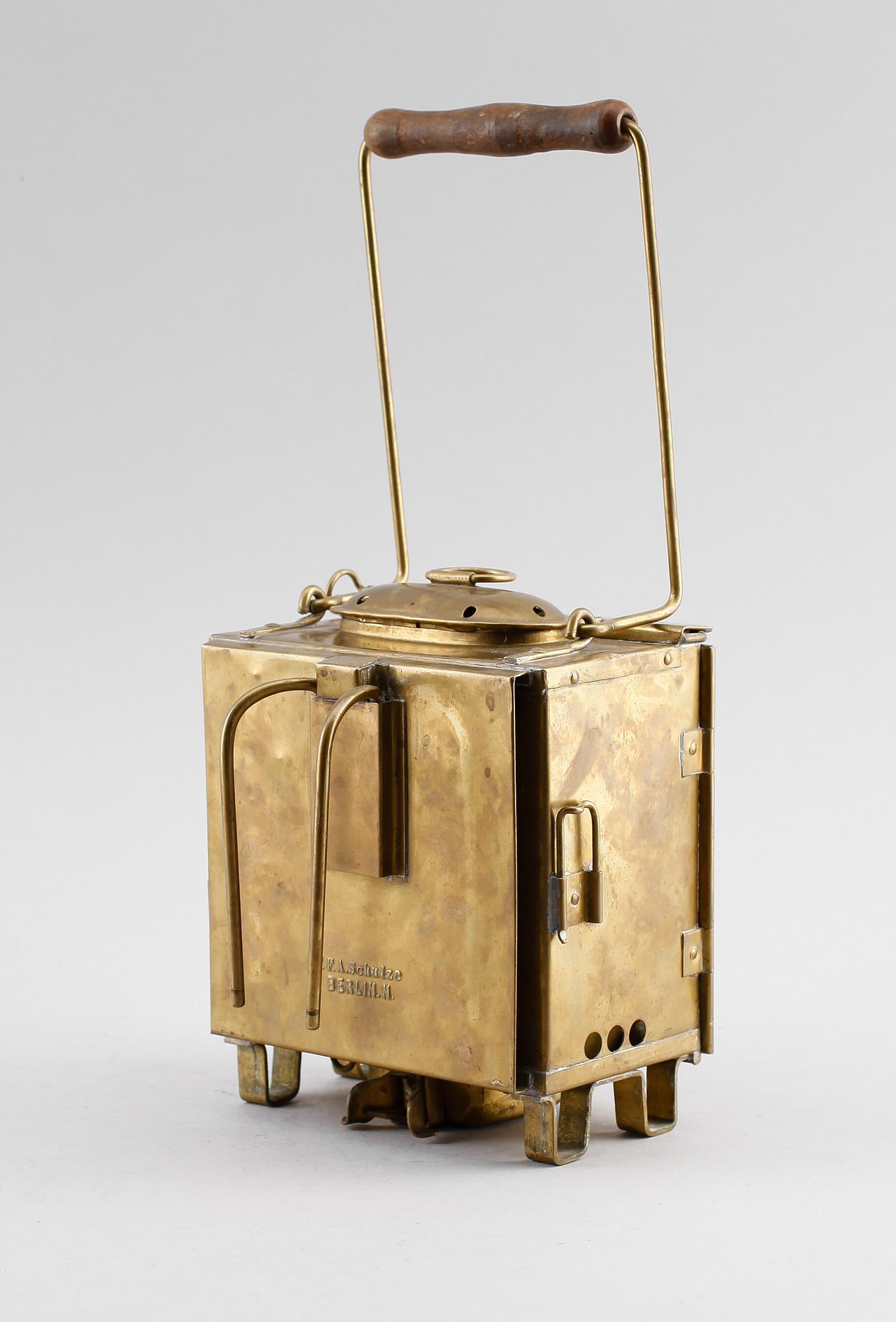 LANTERNA, mässing, F.F.A Schulze, Berlin, 1917.