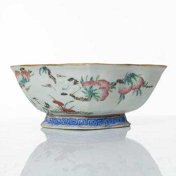 A Chinese porcelain bowl, Qing dynasty, China, 19th Century.