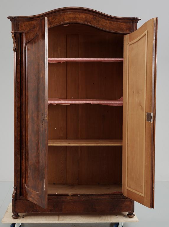 KLÄDSKÅP, nyrenässans, 1800-talets slut.