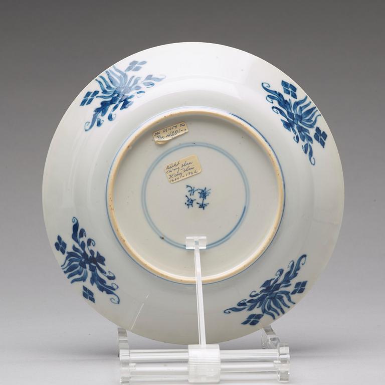 A set of six blue and white dinner plates, Qing dynasty, Kangxi (1662-1722).