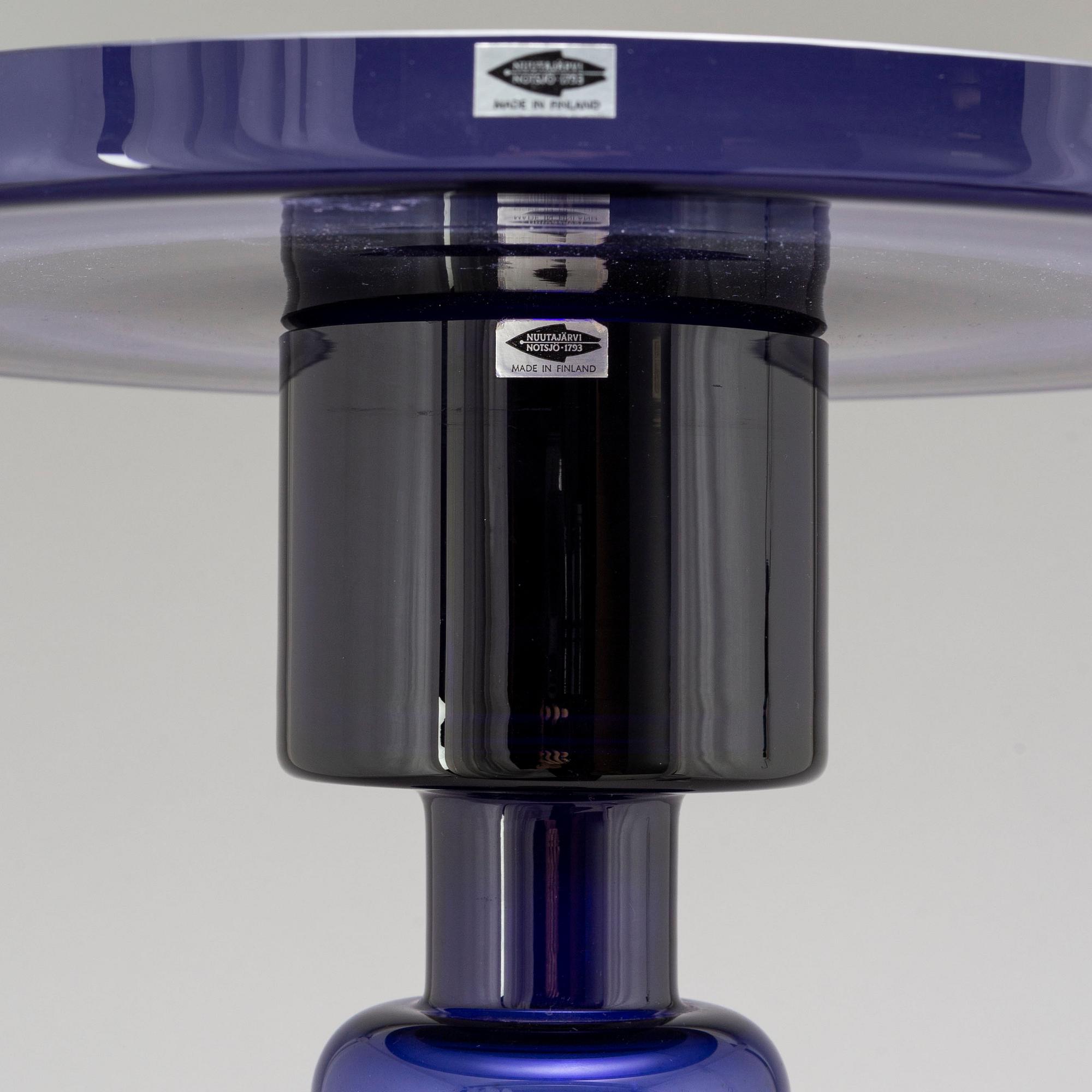 OIVA TOIKKA, KYNTTILÄNJALKA/ MALJAKKO, lasia, "Majakka", signeerattu Notsjö Nuutajärvi. Tuotannossa 1964-1973.