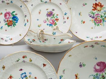 SERVIS, 78 delar, porslin. Meissen, främst 1700-tal.