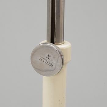 GOLVLAMPA, Stille, 1900-talets första hälft.