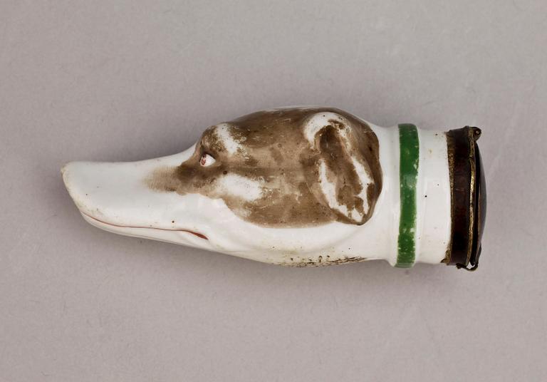 SNUSDOSA, porslin, trol England, 1800-tal.