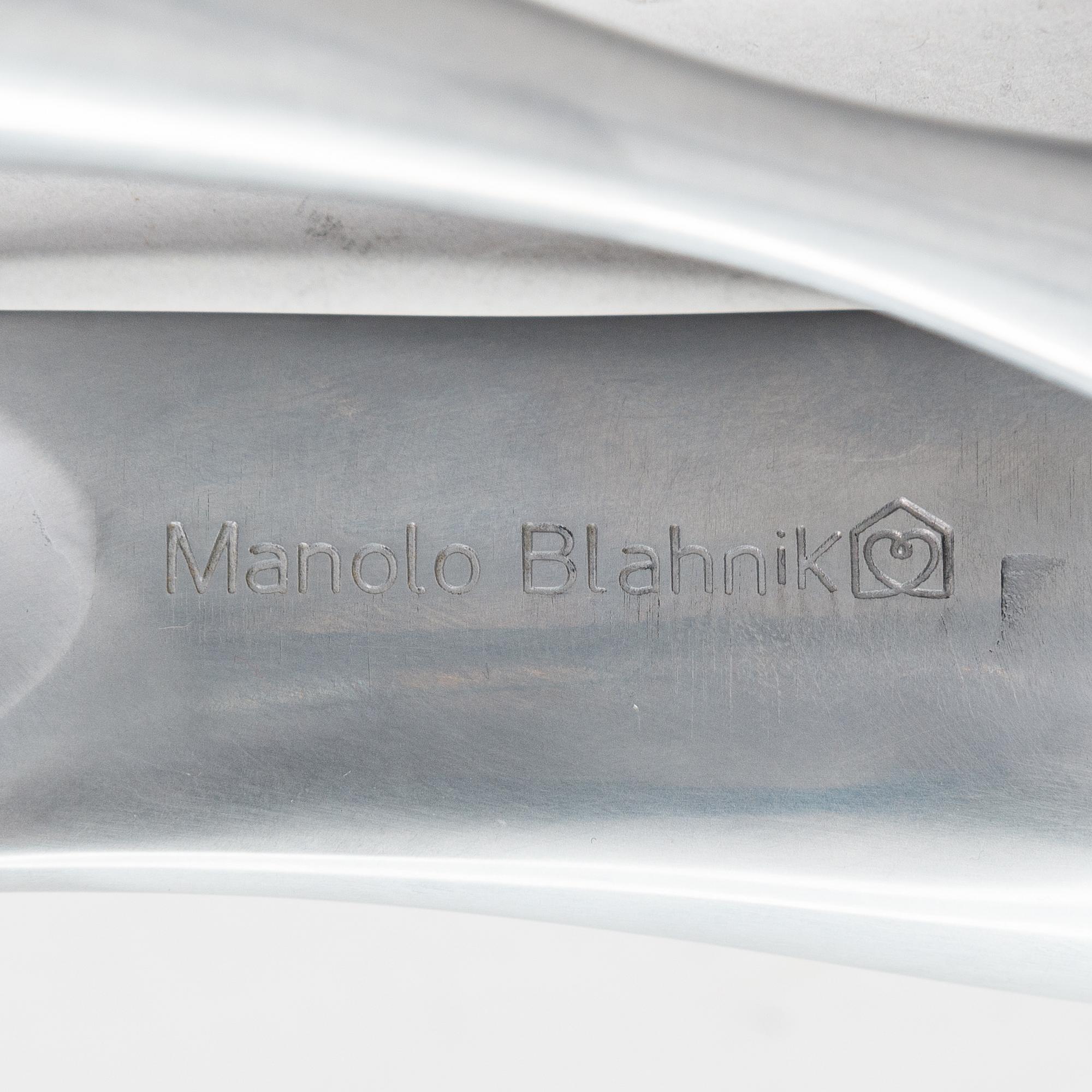 Manolo Blahnik, Kenkälusikka, metallia, 2000-luku.