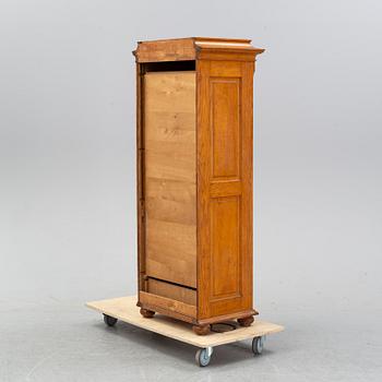 Arkivskåp med jalusi, 1900-talets första hälft.