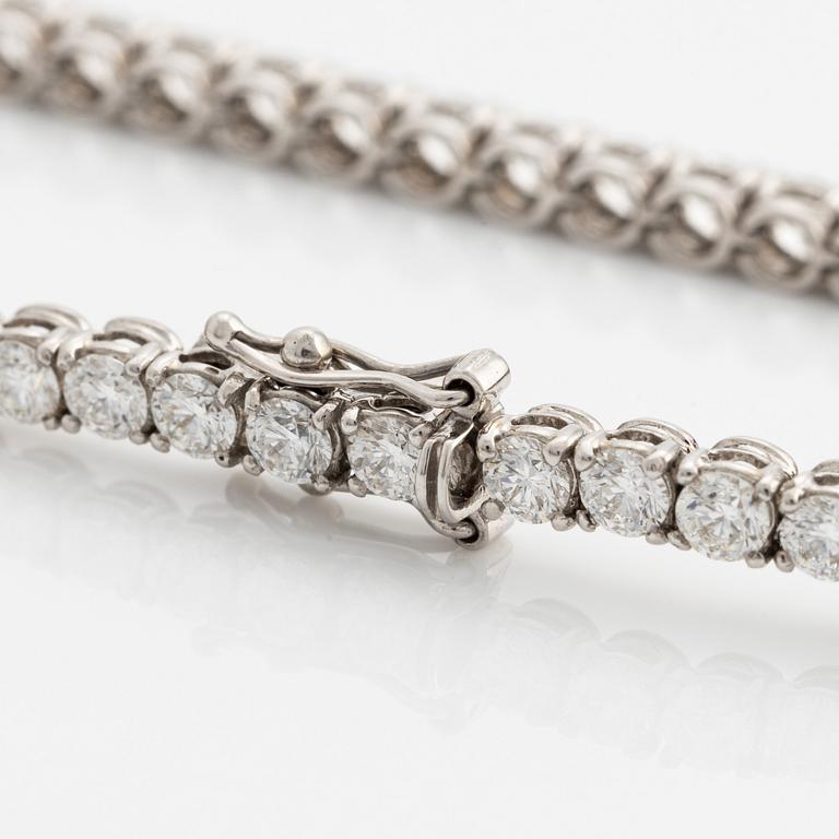 Tennisarmband, 18K vitguld med briljantslipade diamanter.
