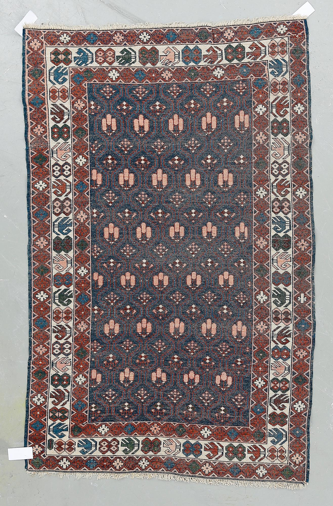 MATTA, Kaukasisk. Ca 171x110 cm.
