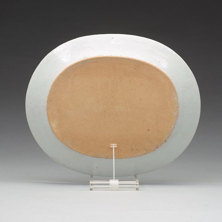 A famille rose serving dish, Qing dynasty, Qianlong (1736-95).