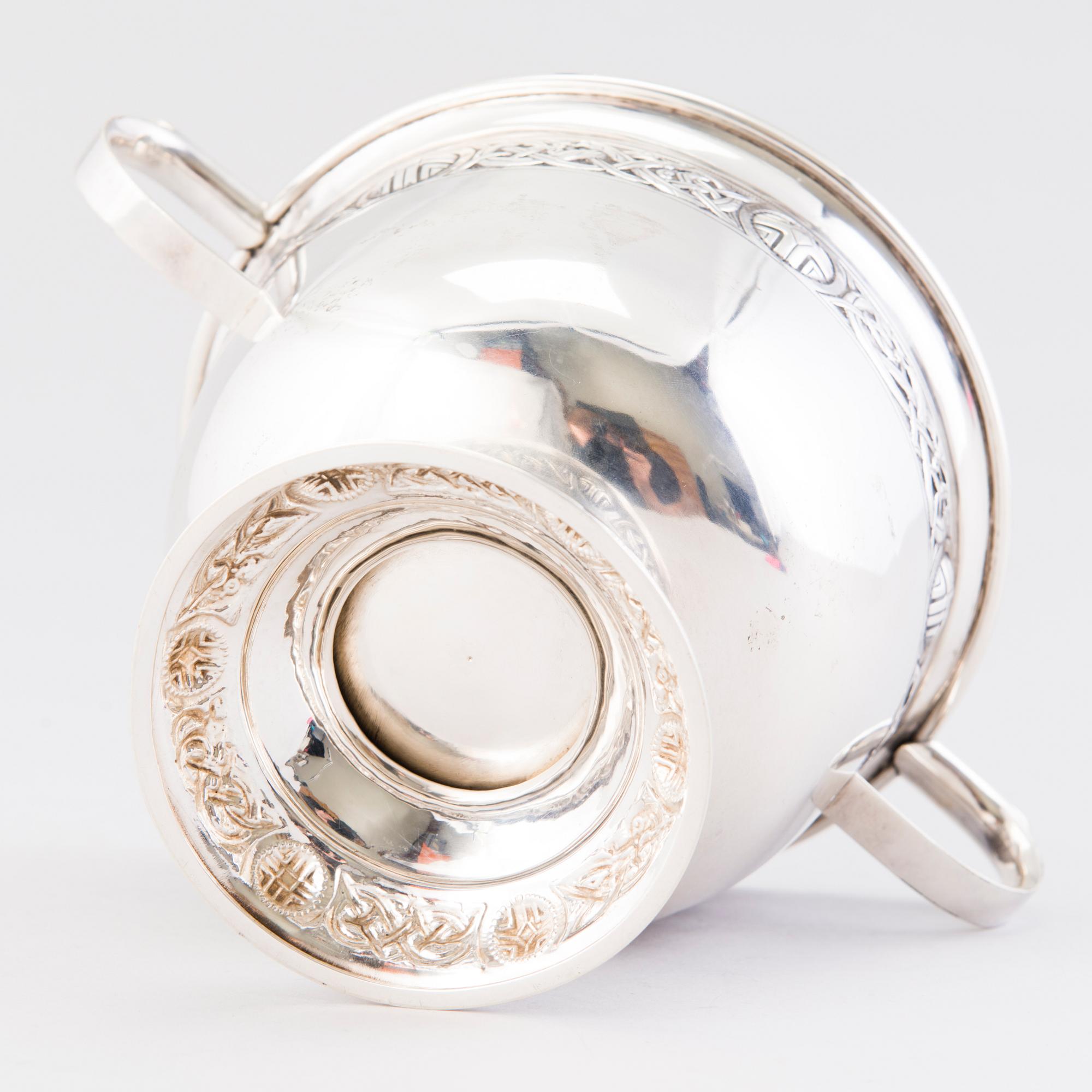 A footed silver bowl, mark of Edmond Johnson, E. Johnson Ltd, Dublin Ireland 1913.