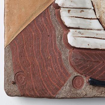 Tyra Lundgren, relief "Duvan kråmar sig", egen ateljé 1960-tal.