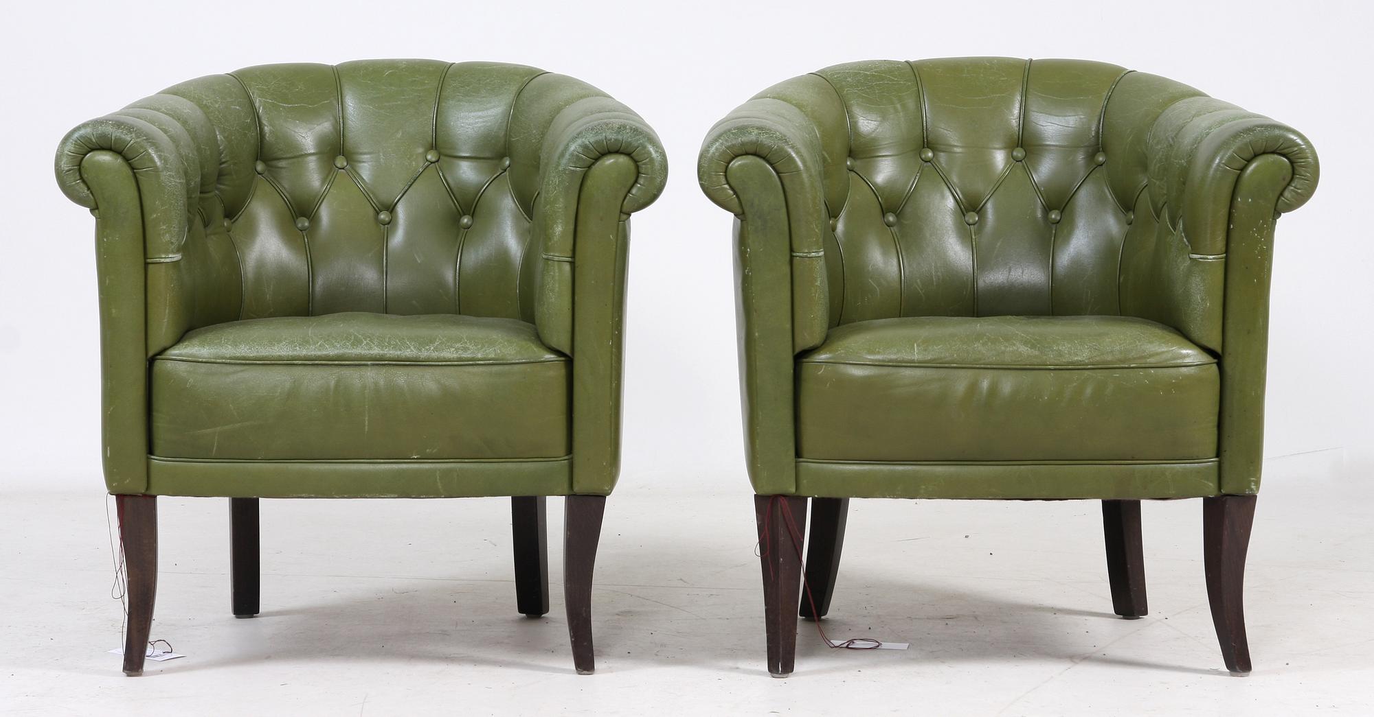 CLUBFÅTÖLJER, ett par, 1900-tal.