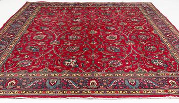 A Carpet, Täbriz, circa 385 x 300 cm.