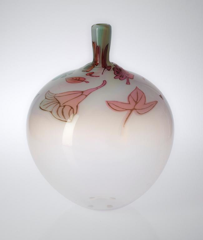 An Eva Englund 'graal' glass vase, Orrefors 1986.
