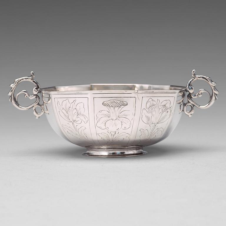 A Swedish 17th century silver brandy bowl, mark of Joran Hieronymi Bernegau, Norrkoping (1648-1679).