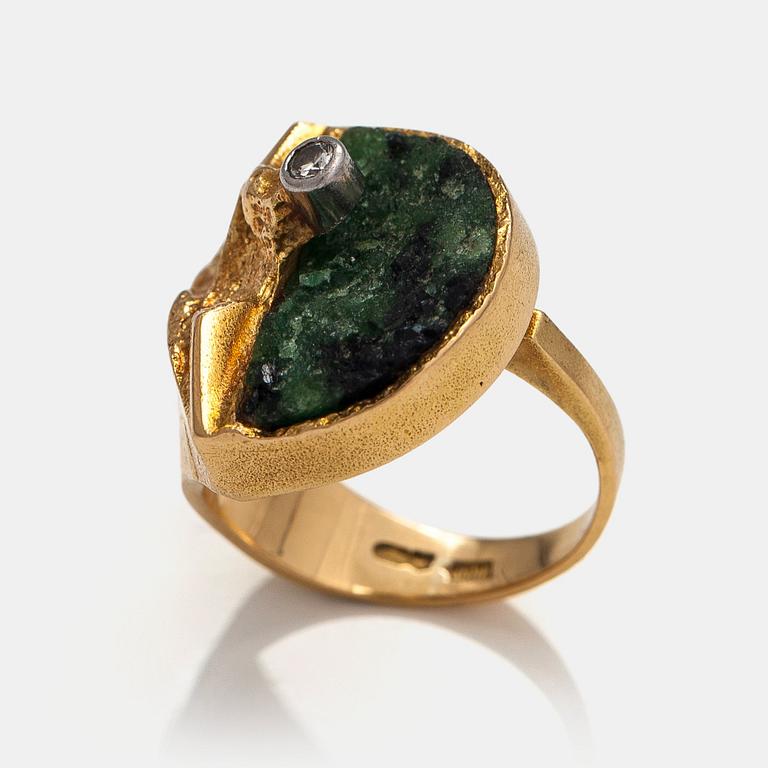 Björn Weckström, "Quebec" an 18K gold ring with a ca. 0.05 ct diamond and a zoisite. Lapponia.