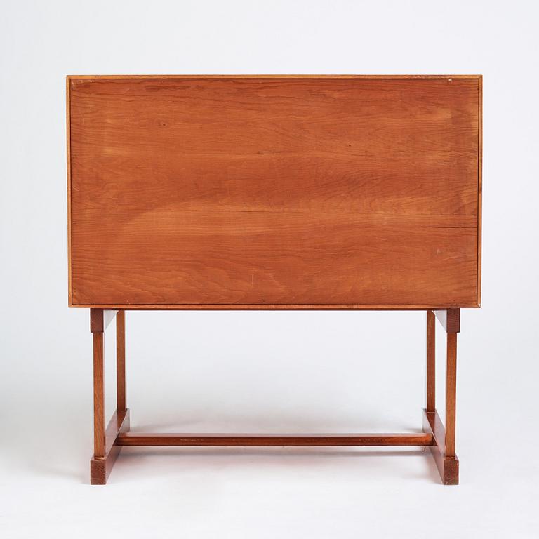 Josef Frank, byrå, modell nr 2016, Firma Svenskt Tenn, sannolikt 1940-50-tal.