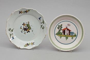 TALLRIKAR, 5 st, fajans och flintgods, Holland och Frankrike, 1800-tal.