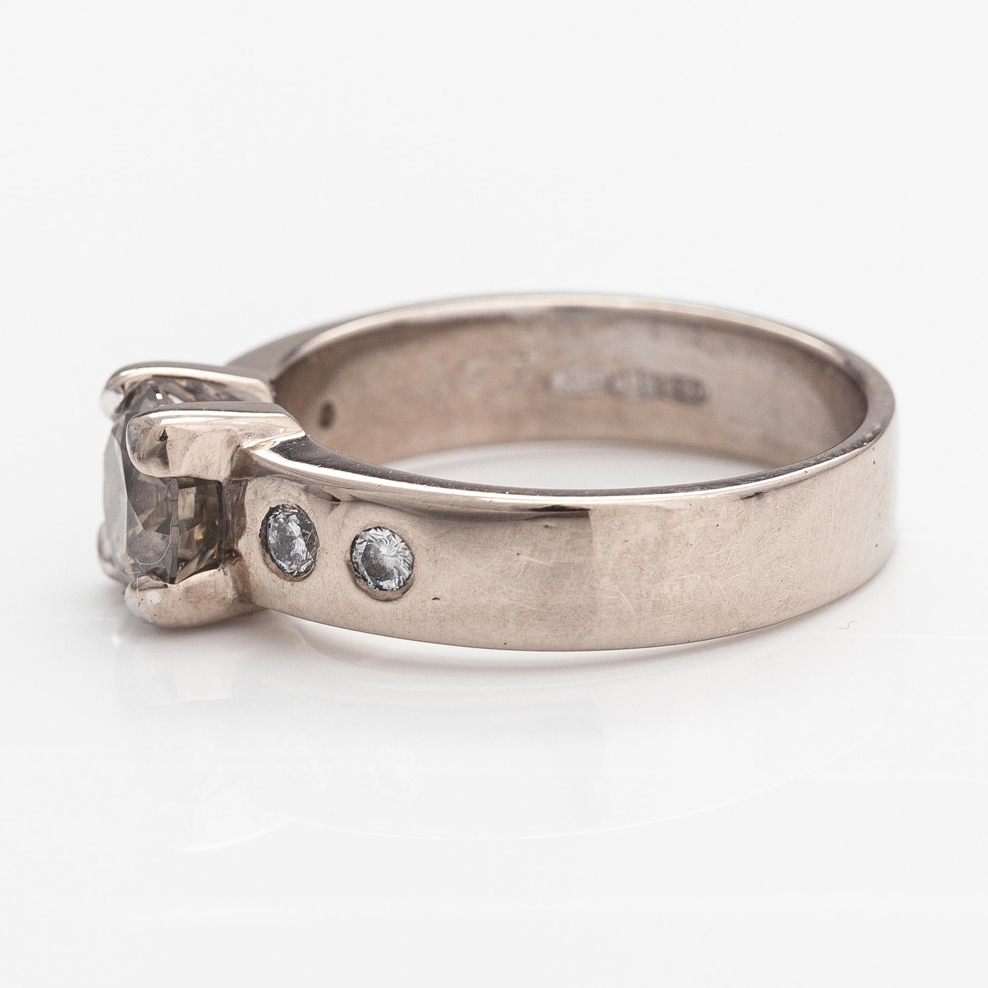 Ring, 14K vitguld, diamanter ca 1.49 ct tot. Jan Böckerman, Helsingfors 2018.