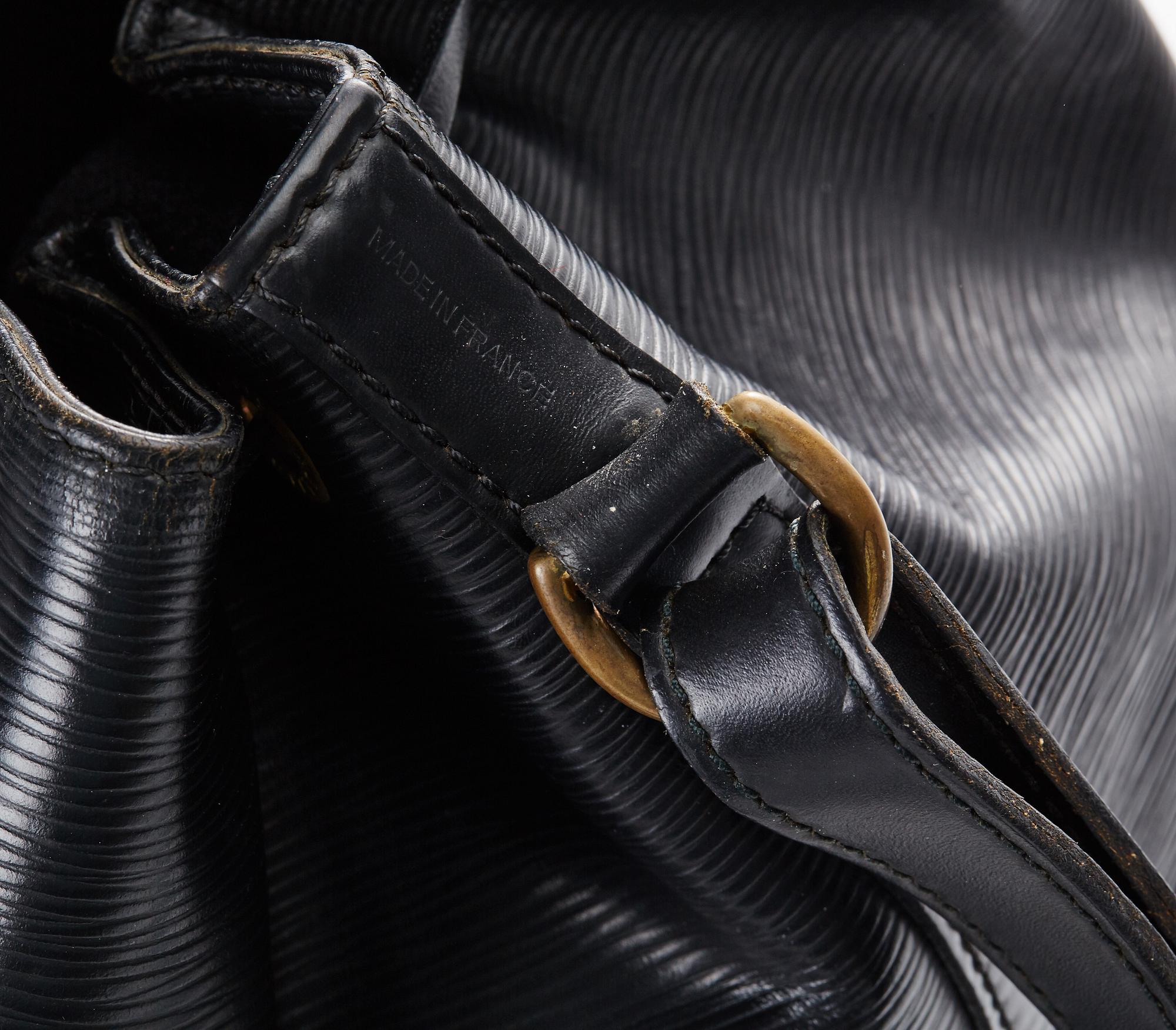 VÄSKA, "Petit Noé", Louis Vuitton.