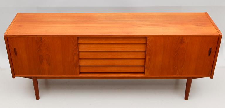 SIDEBOARD, "Trio", Nils Jonsson, Troeds, 1900-talets andra hälft.