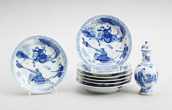 FAT, 7 st samt miniatyrvas med lock, porslin, Kina, 1800-talets slut.