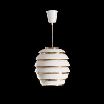 A Beehive A332 ceiling light manufactured by Valaistustyö. Designed in 1953.