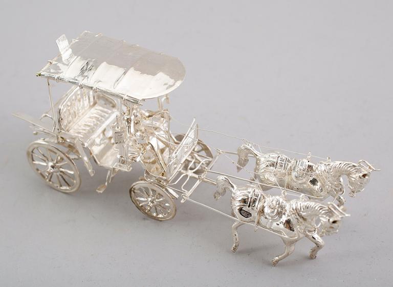 FIGURGRUPP, silver, signerad G Kakojo, orientalisk, 1900/2000-tal. Vikt ca 134 gram.
