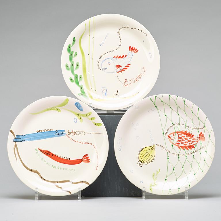 STIG LINDBERG, 12 creamware 'Löja' plates, from Gustavsberg, 1948-1962.