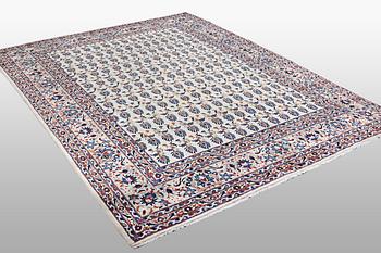 A carpet, Kashan, ca 417 x 300 cm.
