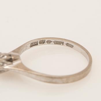 Ring, 18K vitguld med briljantslipad diamant.