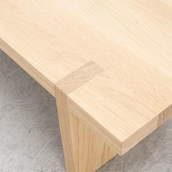 Axel Wannberg, a "Wave" table, first edition, executed by Lind Snickeri for Layered, 21sr century.