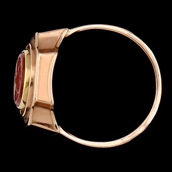SIGILLRING, 14K guld och karneol. Total vikt ca 6 g.