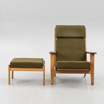 Hans J. Wegner, fåtölj med fotpall, "GE-290" Getama Gedsted, Danmark.