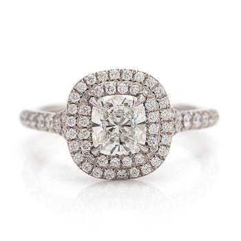 Tiffany & Co, Ring, "Soleste Cushion-cut Double Halo", platina och diamanter.