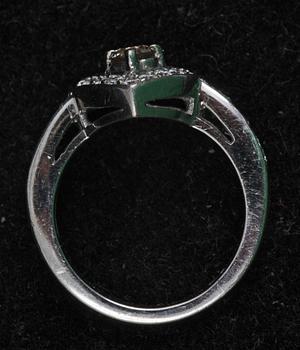 RING, vitguld 18 K med diamanter.