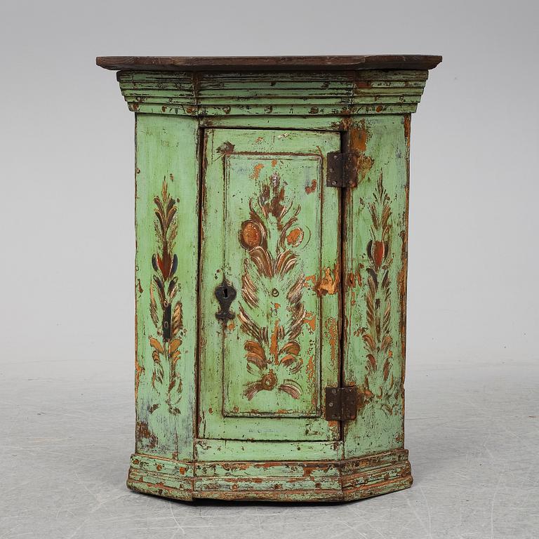 A painted pine cornr cabinet, 19th Century.