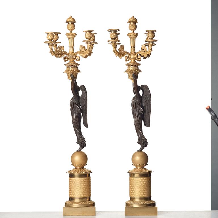 KANDELABRAR, för fem ljus, ett par, av Pierre Chibout, 1800-talets början, Empire.