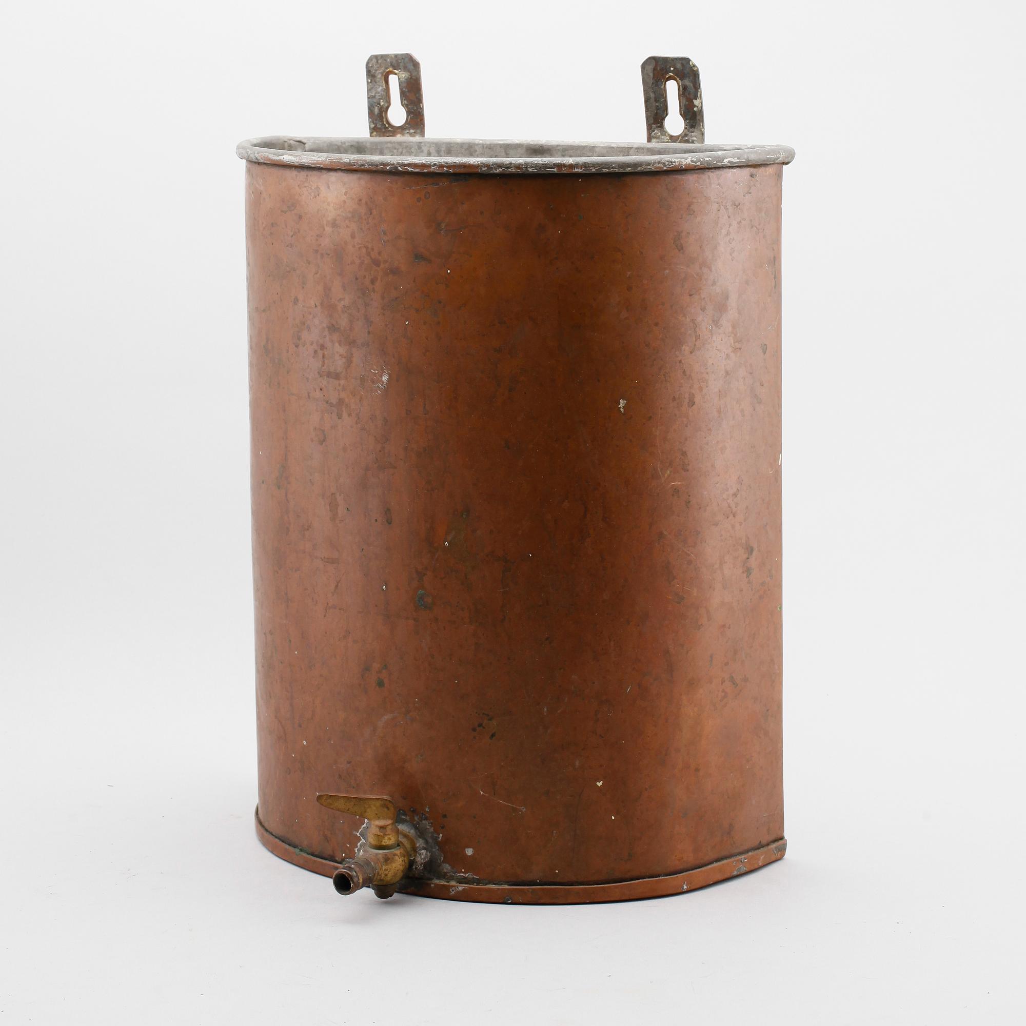 VATTENCISTERN, koppar, 1900-talets första hälft.