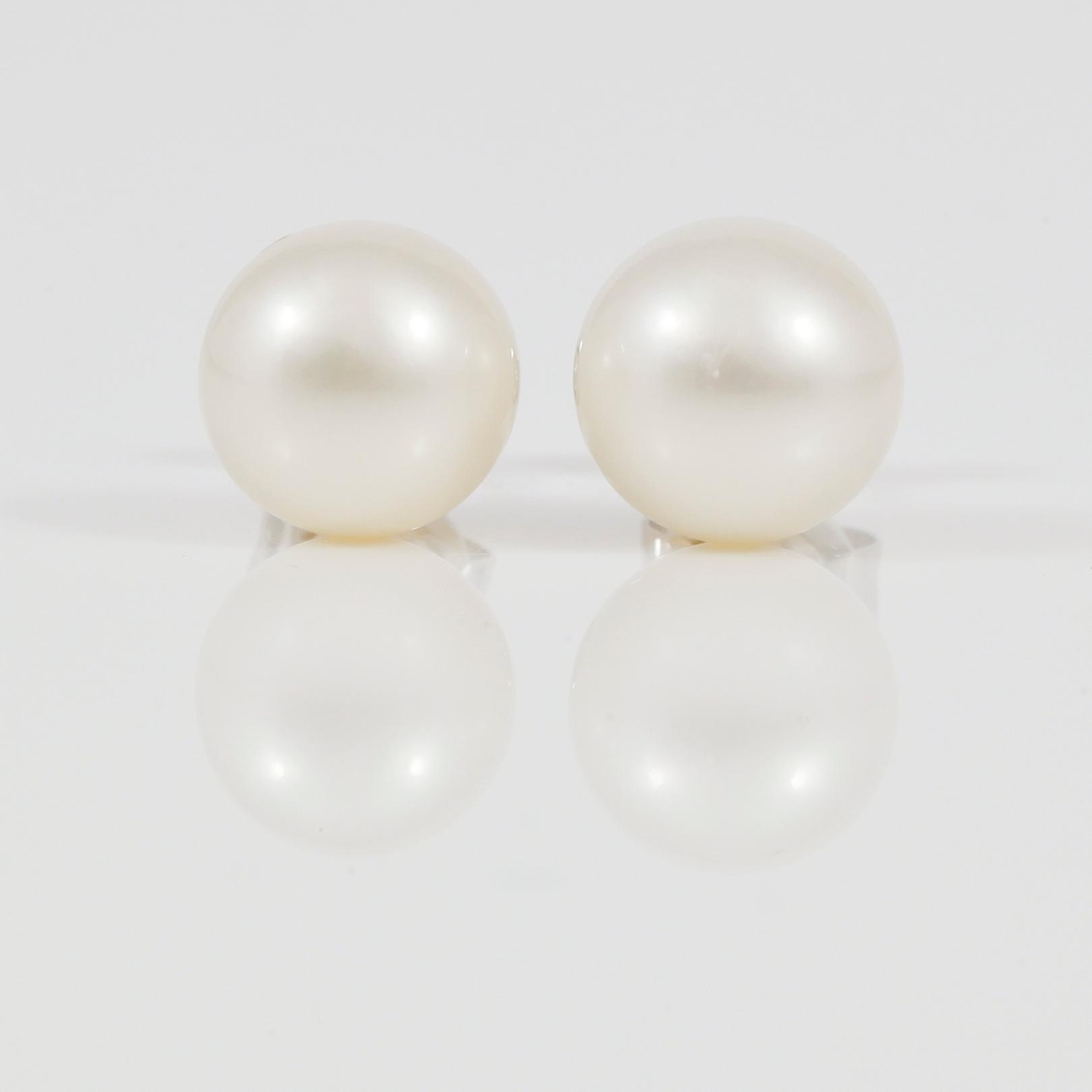 ÖRHÄNGEN, 1 par, vittonade odlade pärlor.