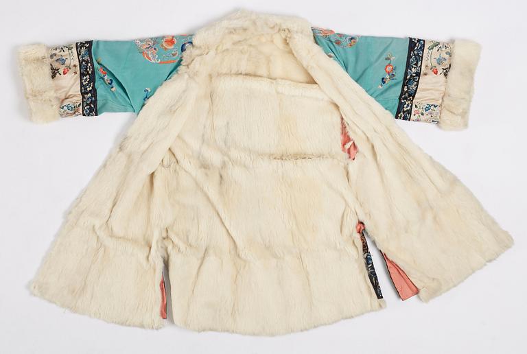 An embroidered silk and fur winter coat, late Qing dynasty (1644-1912).