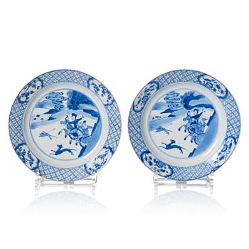 A pair of blue and white plates, Qing dynasty, Kangxi (1662-1722).
